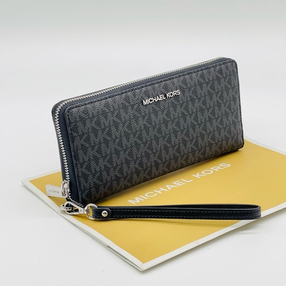 Michael Kors Handbags - Michael Kors Large Continental Wallet Wristlet Black